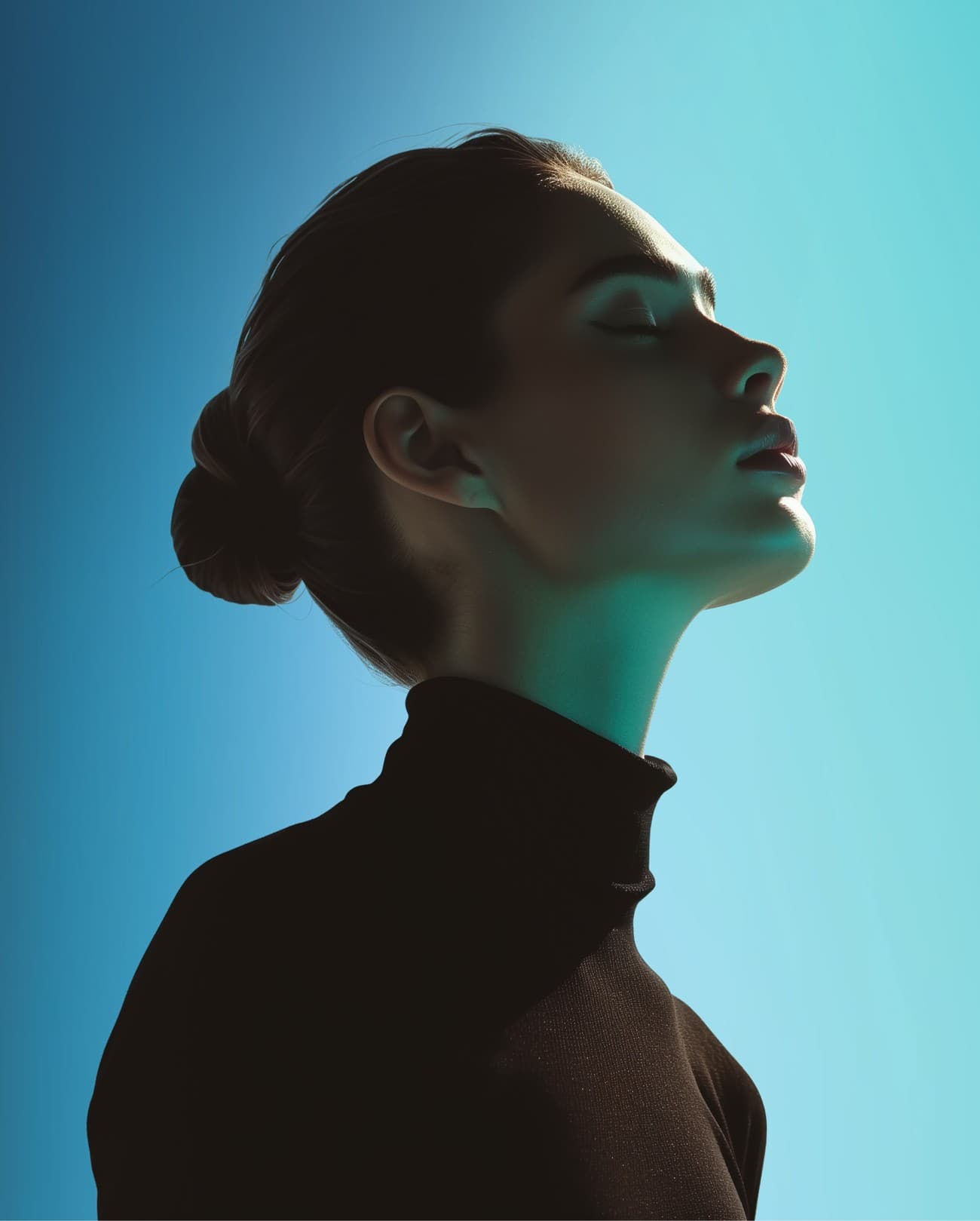 woman feeling the sun with her eyes closed